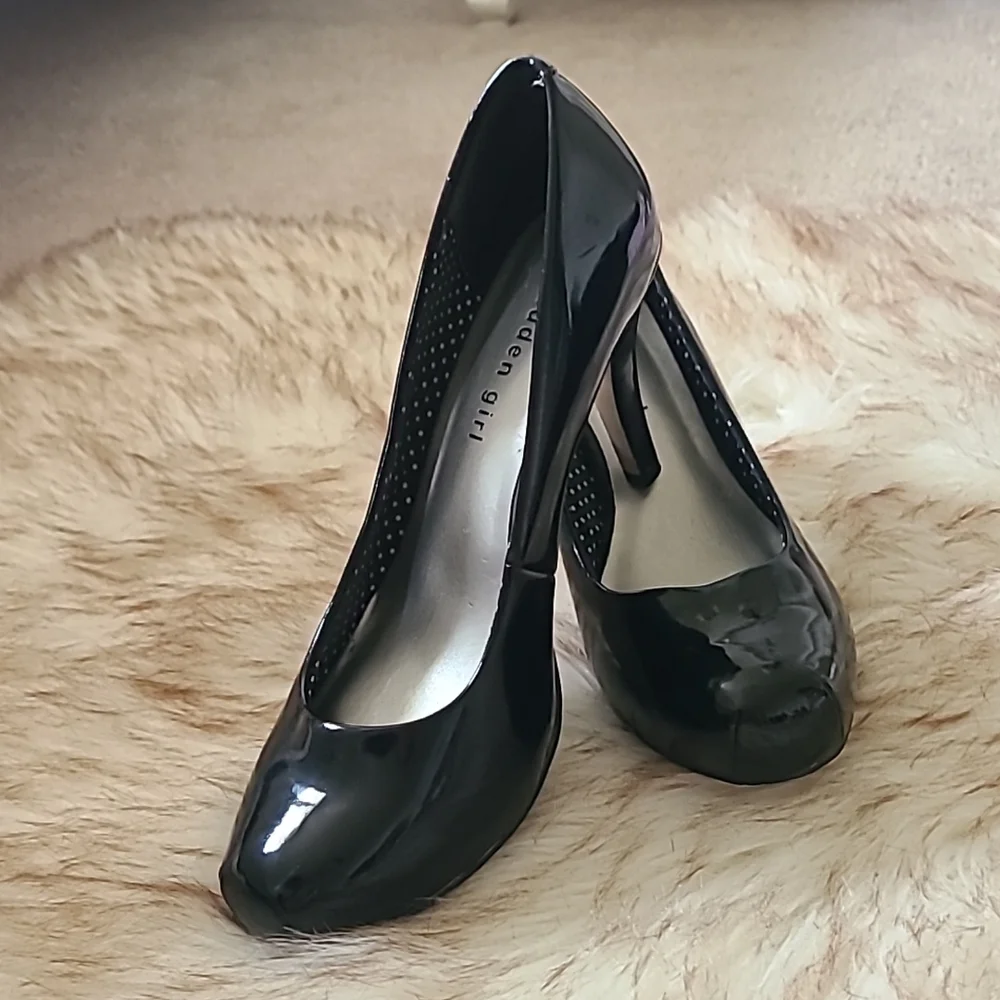 Heels - Picture 4 of 4